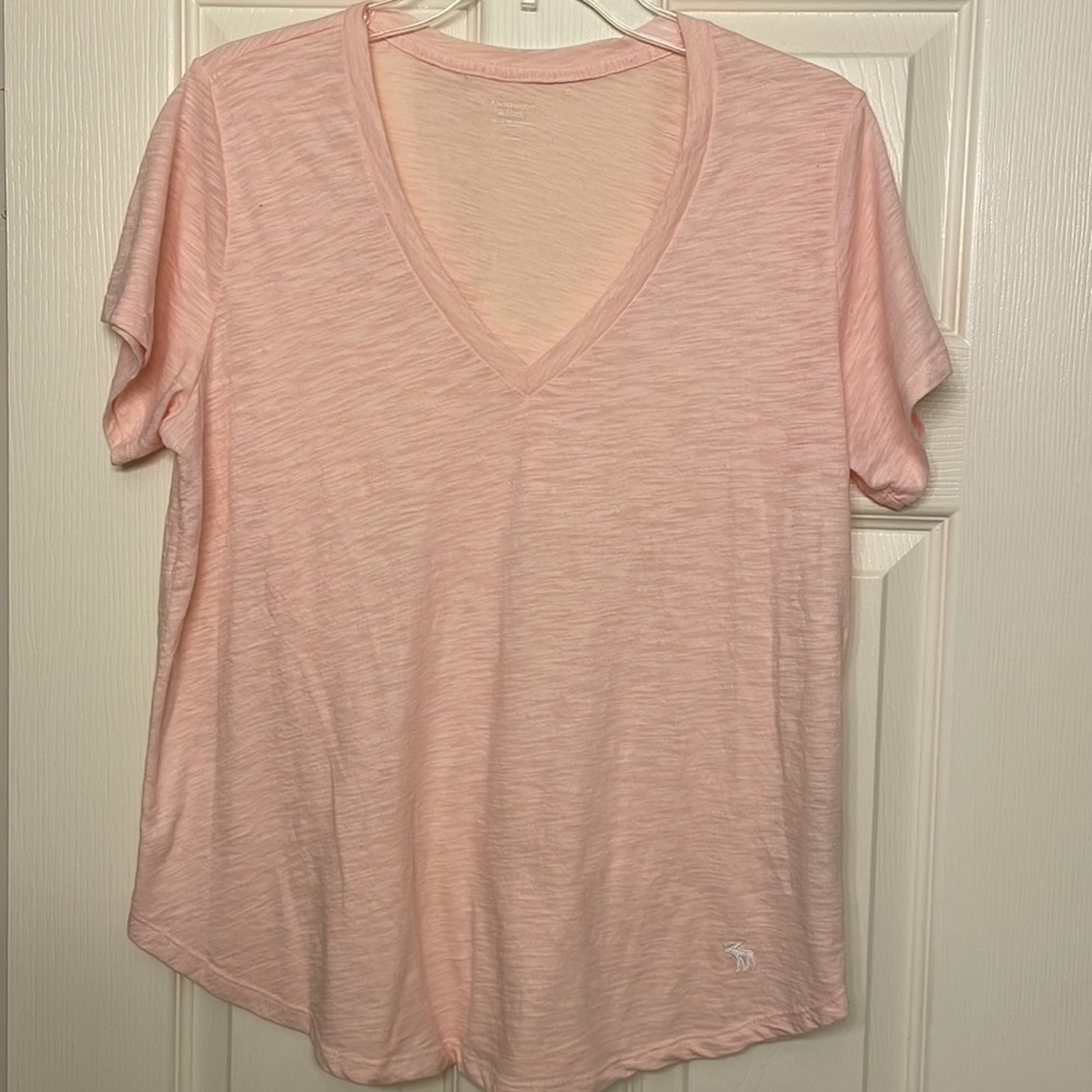 ABERCROMBIE & FITCH pale pink v-neck t size m